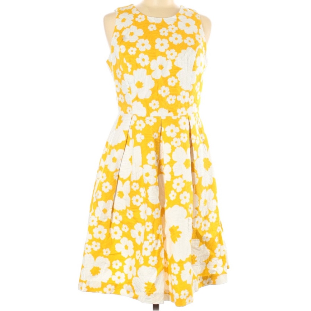 Yellow floral dress with pockets!